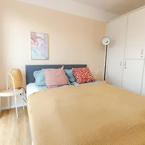 Fullhouse - - K28 A - Southern Center Apartment